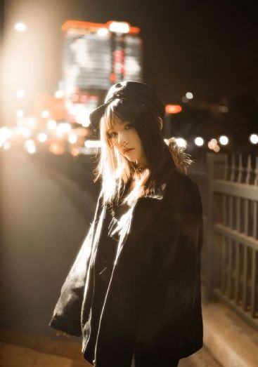 女大学生的沙龙室1