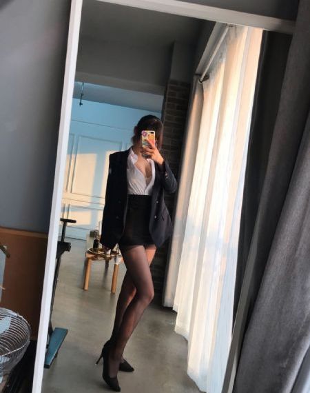 年轻漂亮的女教师2