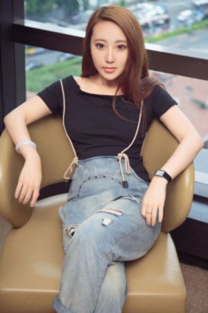 不戴乳罩的丰满已婚妇女2