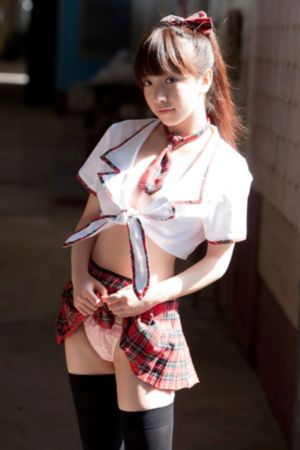 美女露咪咪