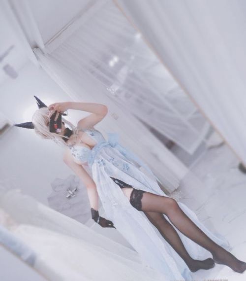 保险女王和他的商机机密